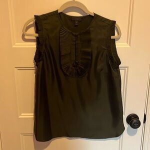 Gorgeous deep forest green ruffle top